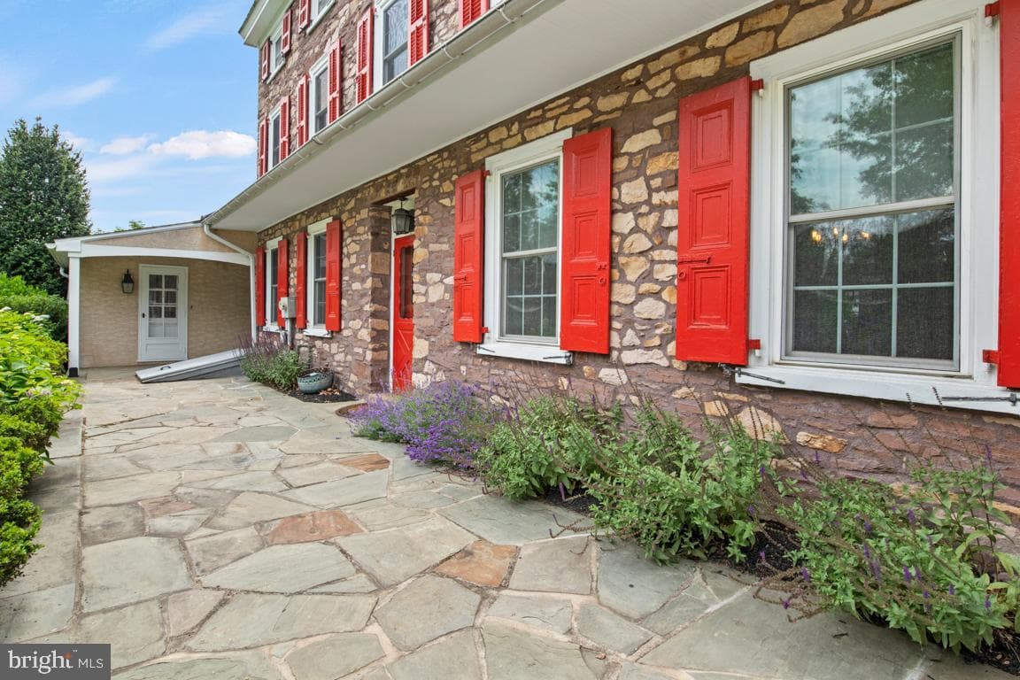 895 Summerset Place photo 44