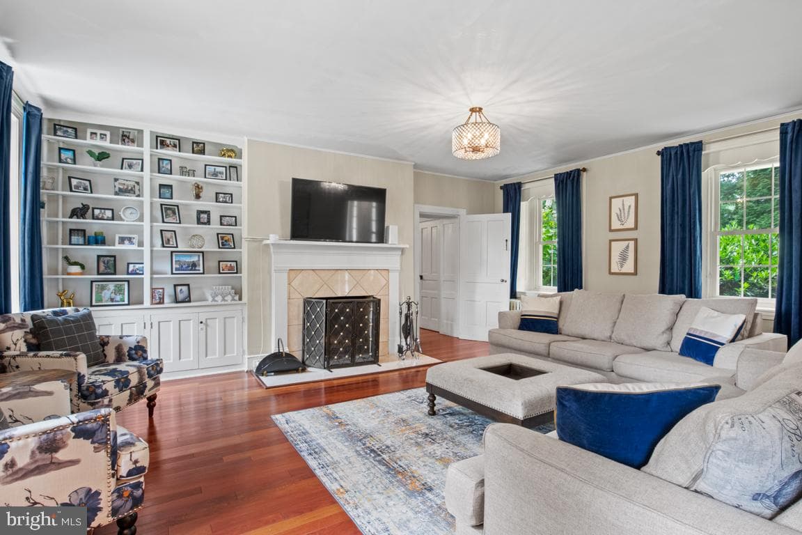 895 Summerset Place photo 5