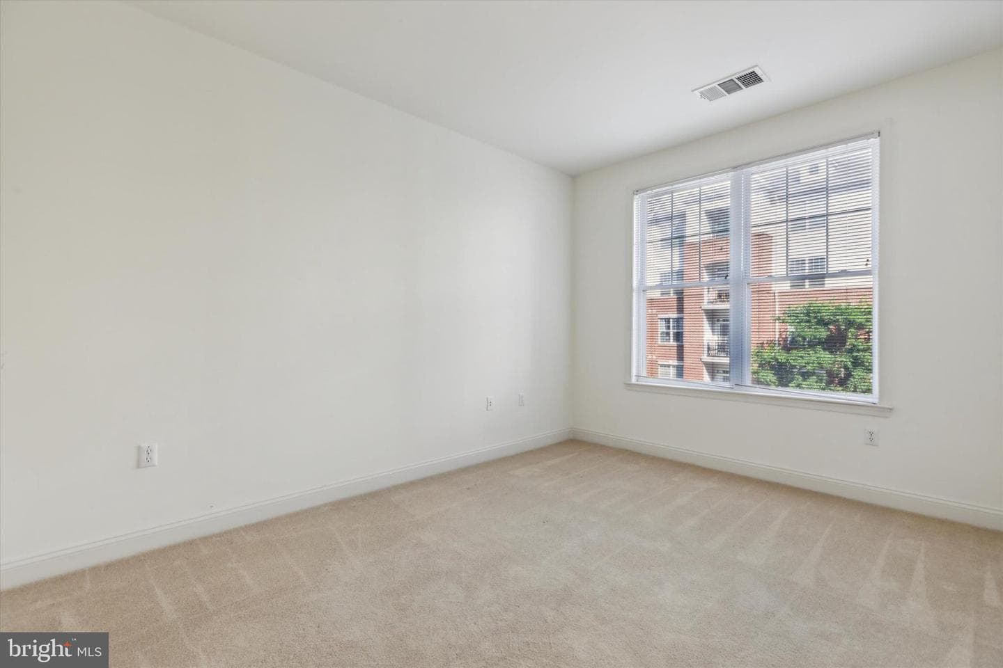 300 W Elm Street #2125 photo 12