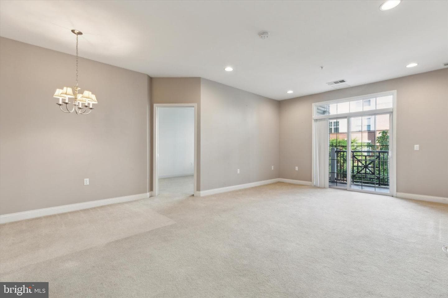 300 W Elm Street #2125 photo 5