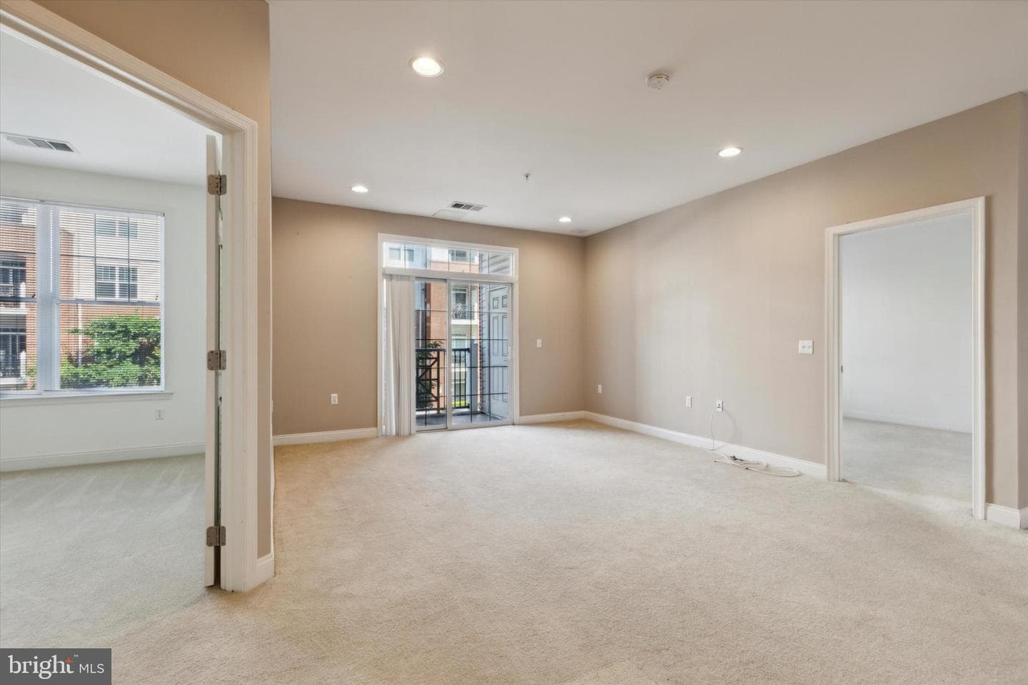 300 W Elm Street #2125 photo 7