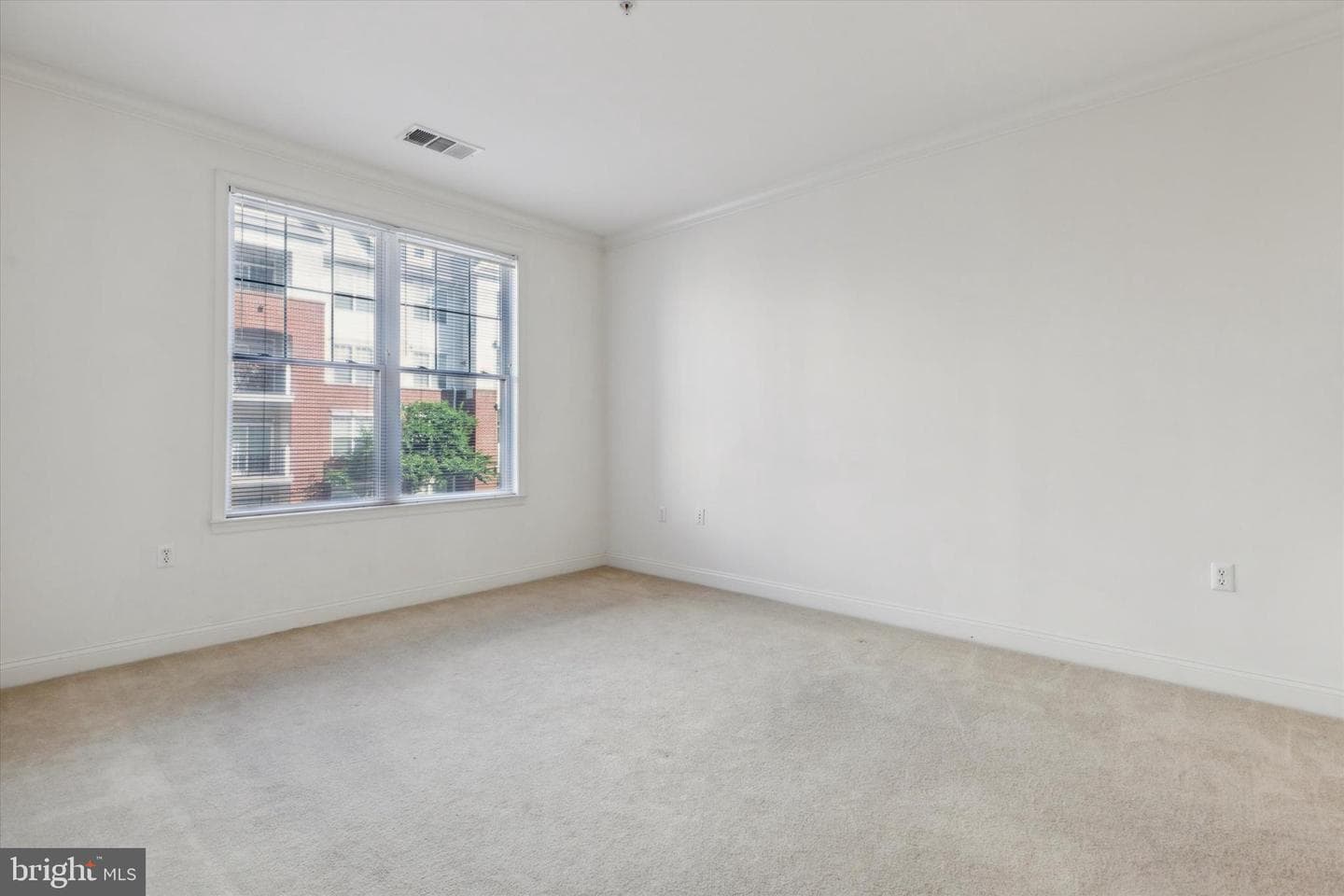 300 W Elm Street #2125 photo 9