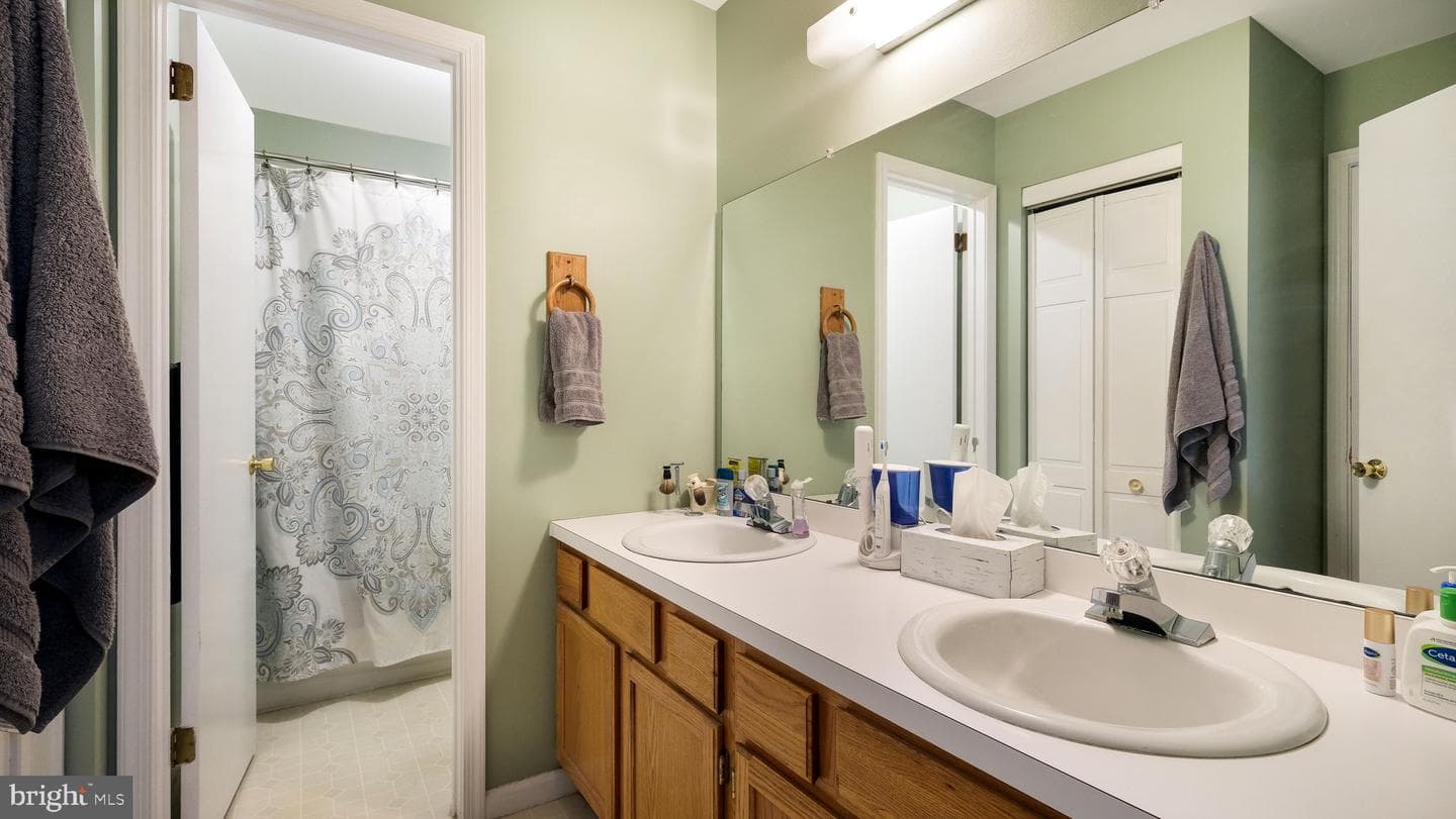 326 Pondview Drive photo 16
