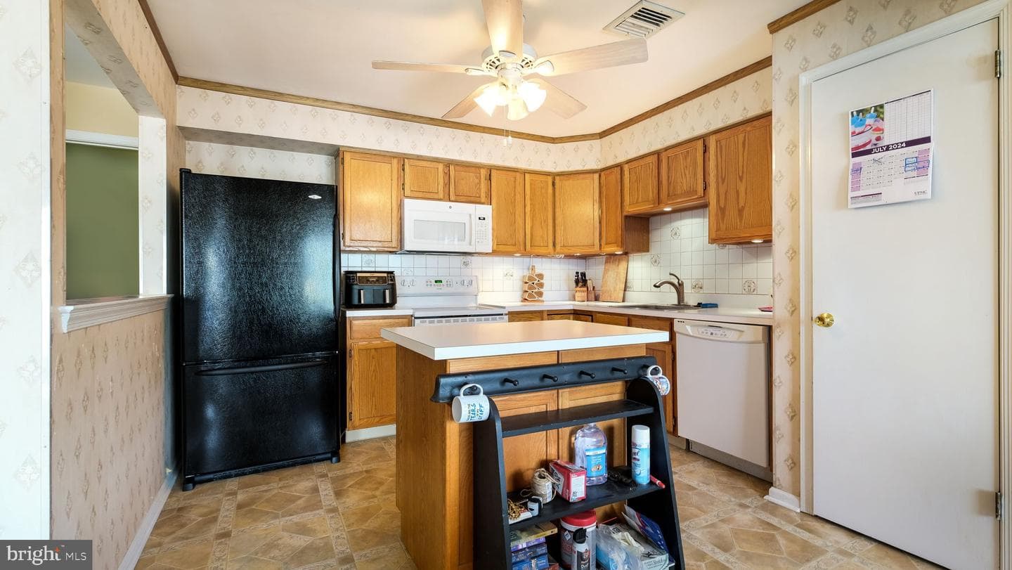 326 Pondview Drive photo 5