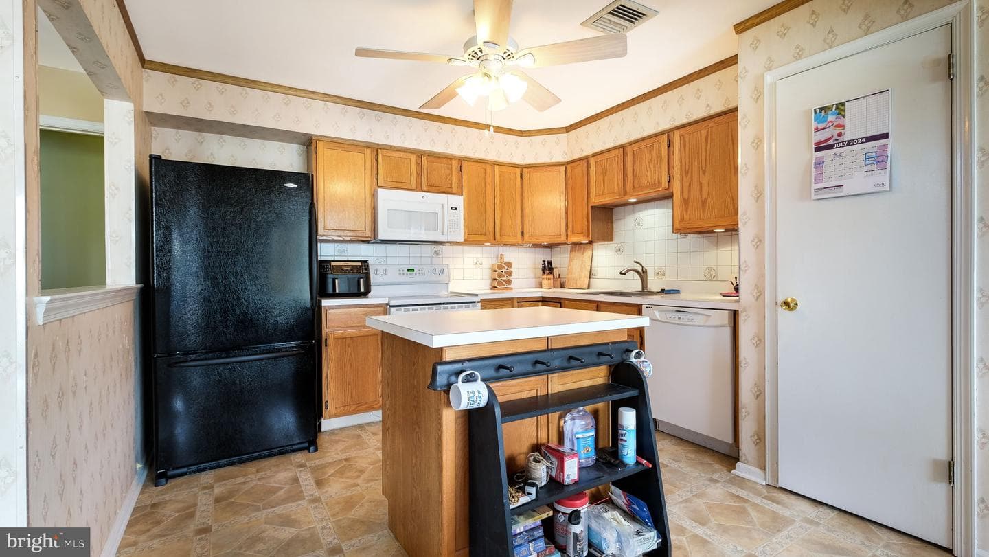 326 Pondview Drive photo 7