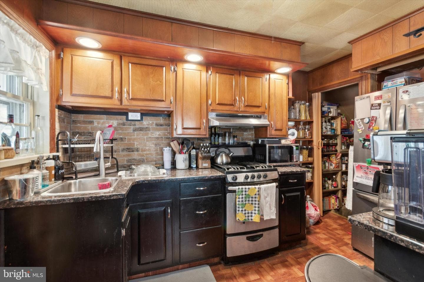 819 Noble Street photo 2