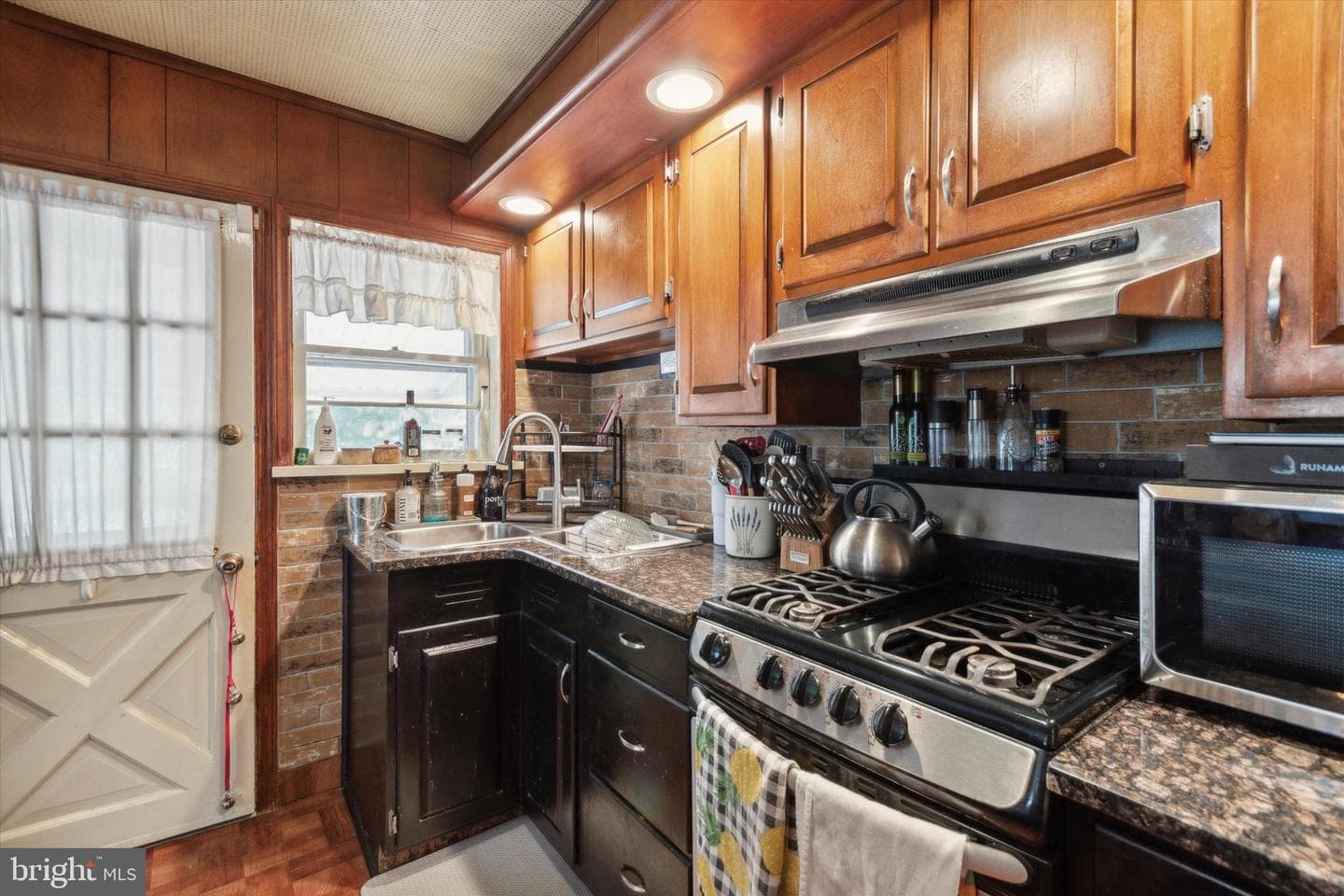 819 Noble Street photo 3