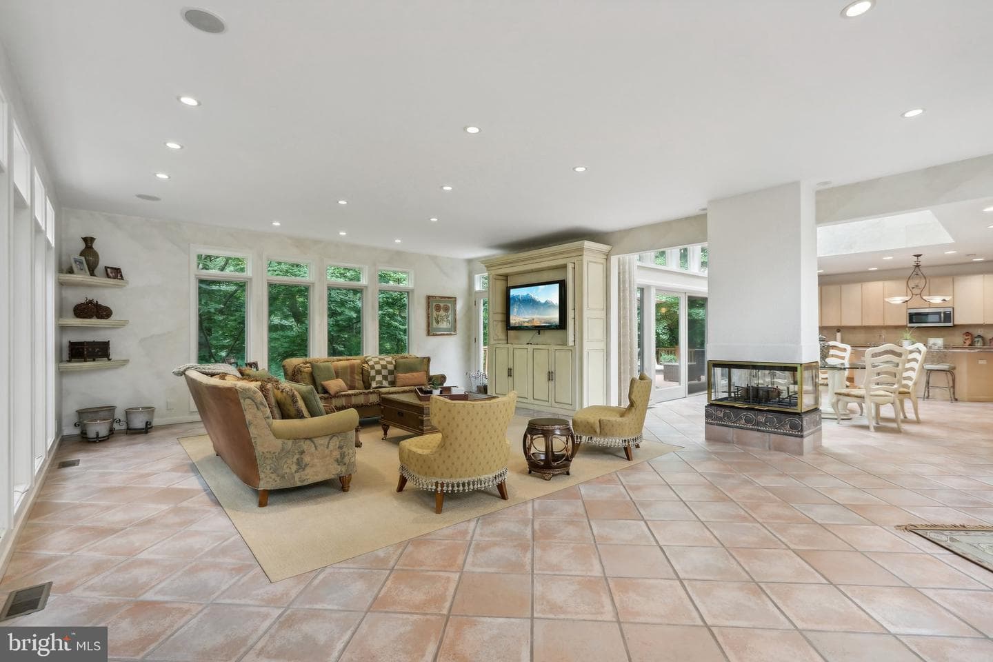 534 Pondview Road photo 4
