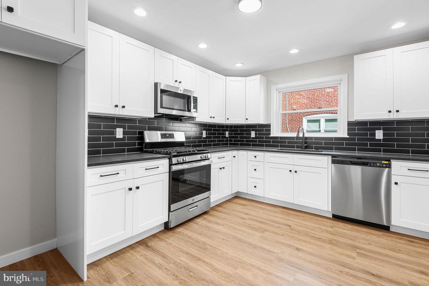 604 Tennis Avenue photo 4
