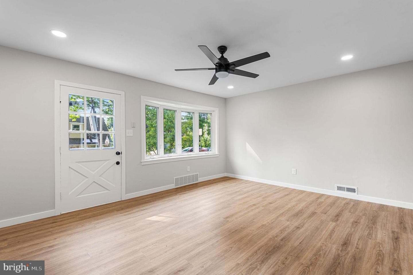 604 Tennis Avenue photo 5