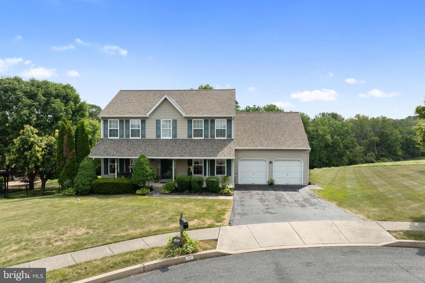 1027 Dorchester Lane photo 2