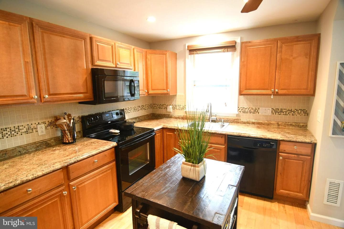 218 N 3rd Avenue photo 3