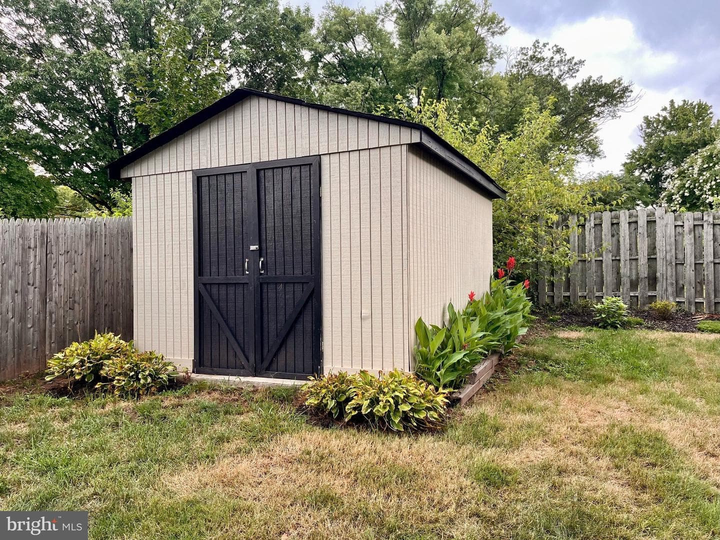 218 N 3rd Avenue photo 45