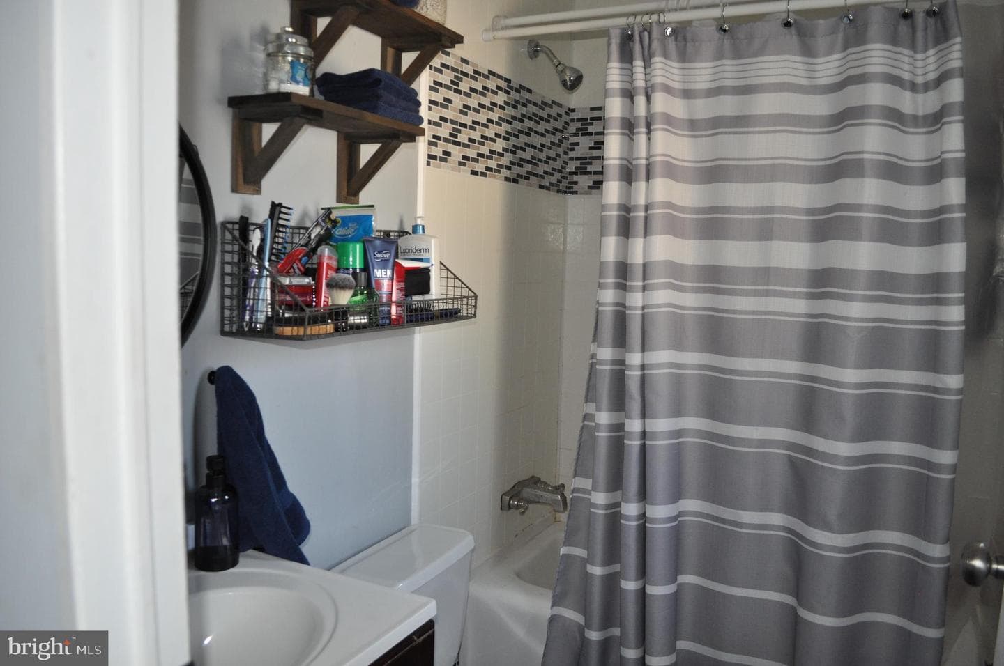 48 N Barry Avenue photo 10
