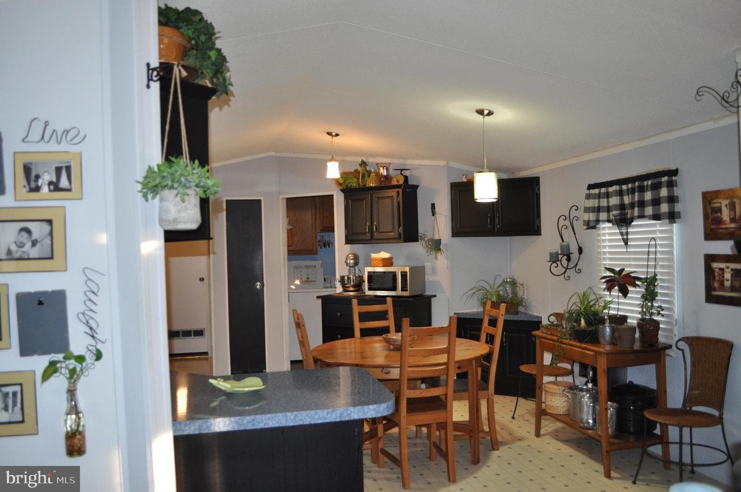 48 N Barry Avenue photo 4