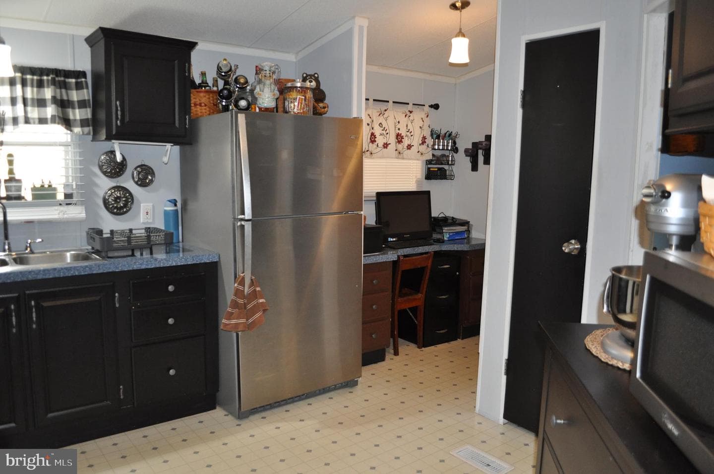 48 N Barry Avenue photo 8