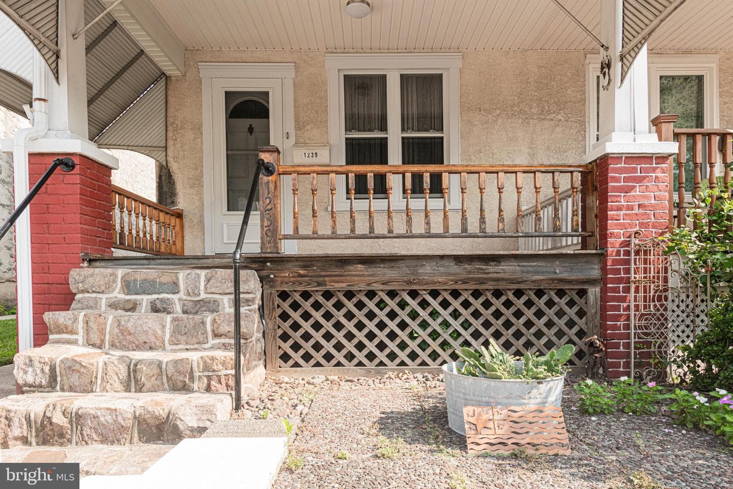 1239 Maple Street photo 2