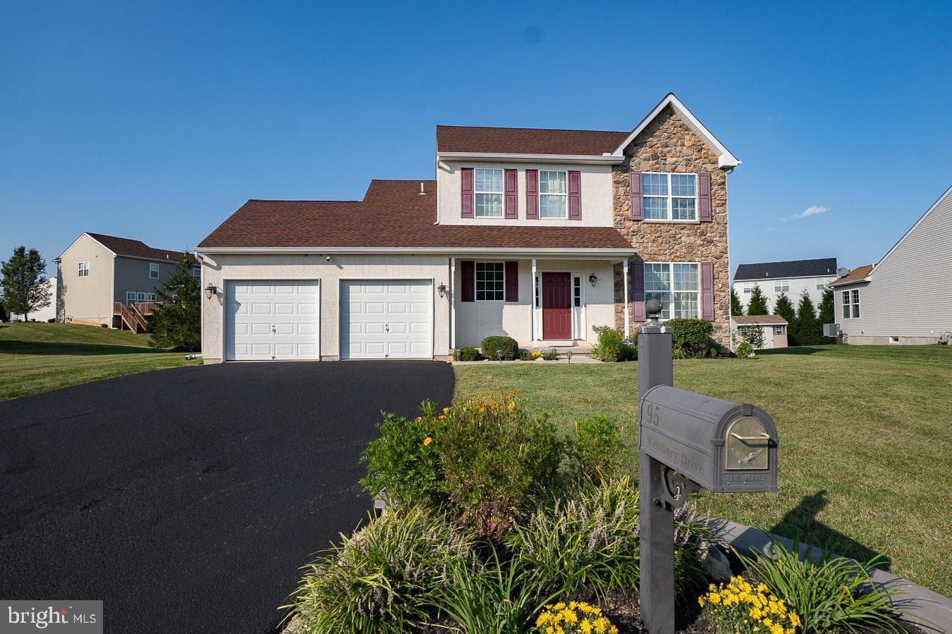 95 Westbury Drive photo 3
