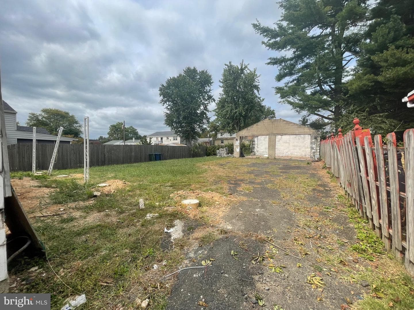 1230 Hall Avenue photo 3