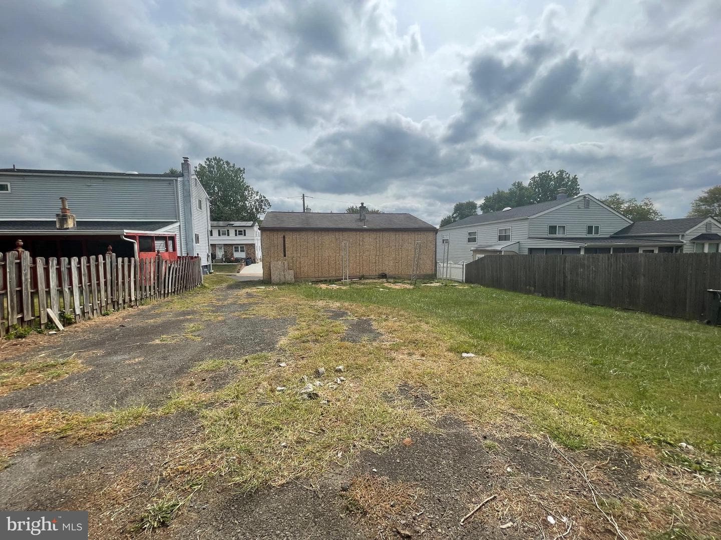 1230 Hall Avenue photo 4