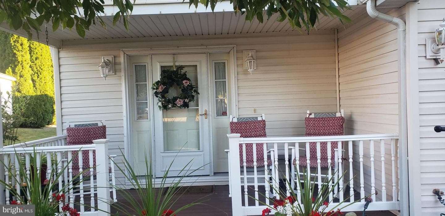 326 Mimosa Court photo 2
