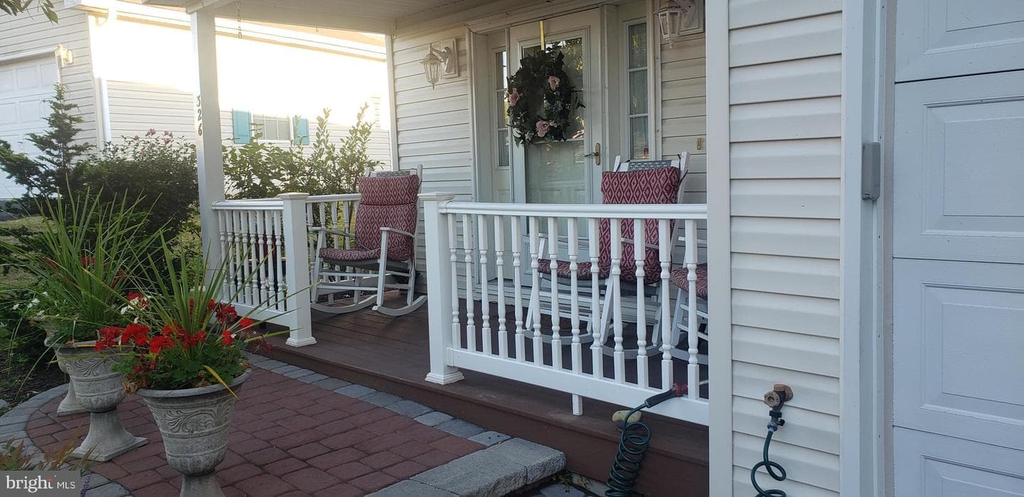 326 Mimosa Court photo 3