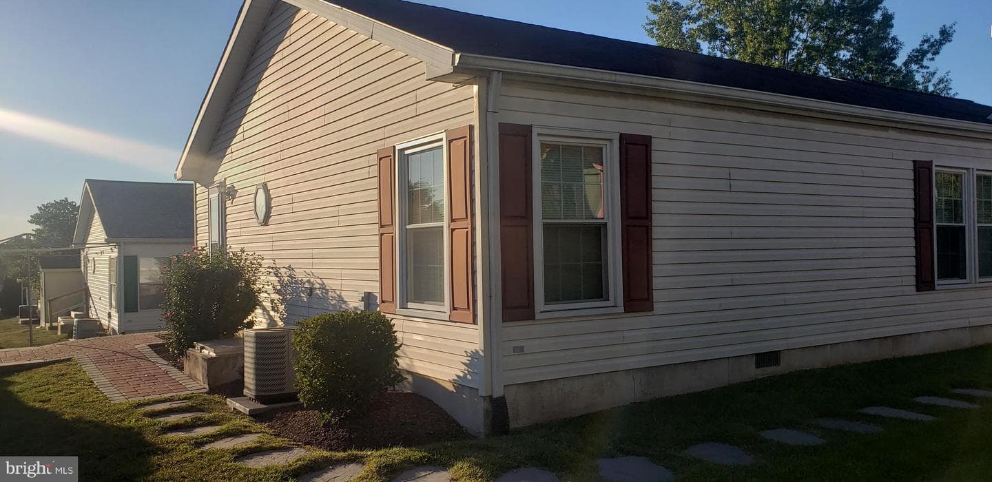 326 Mimosa Court photo 7