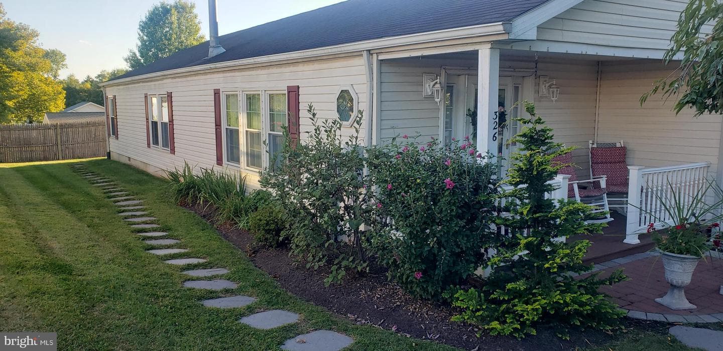 326 Mimosa Court photo 9