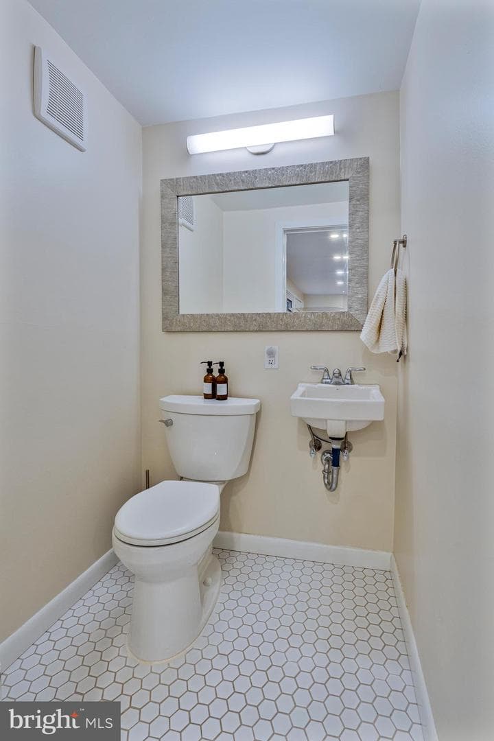 418 Haywood Road photo 19