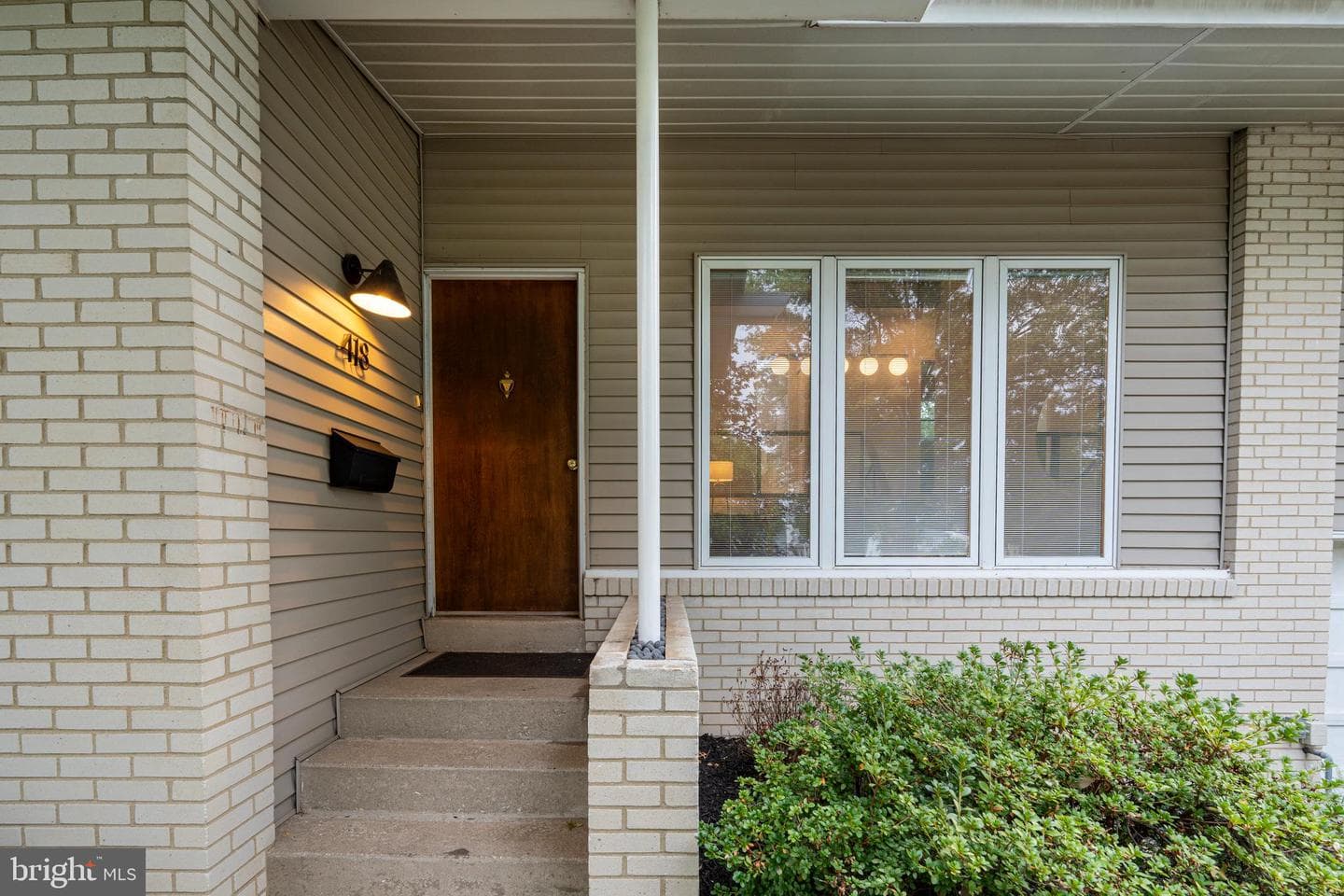 418 Haywood Road photo 2