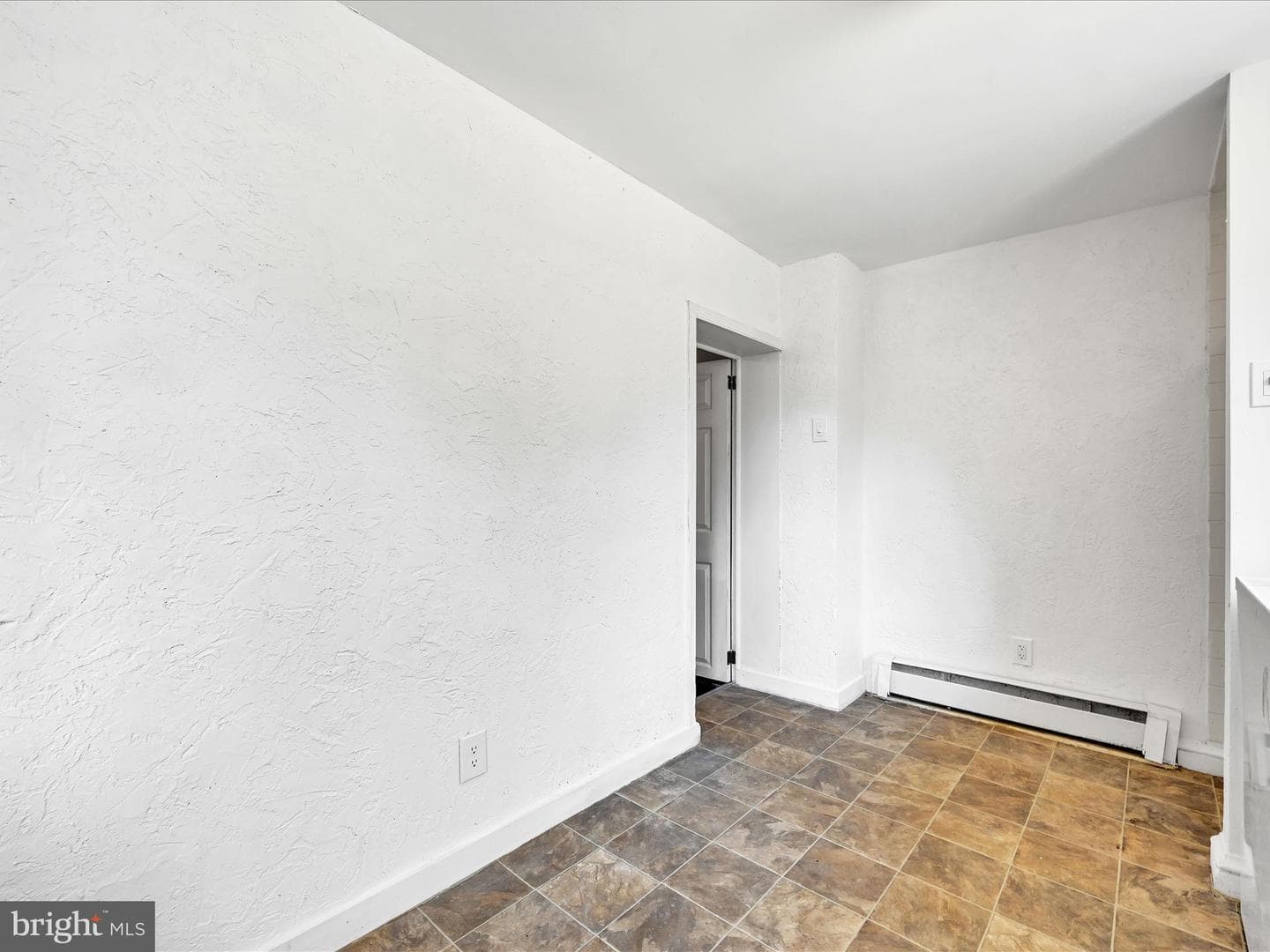 76 N York Street photo 11