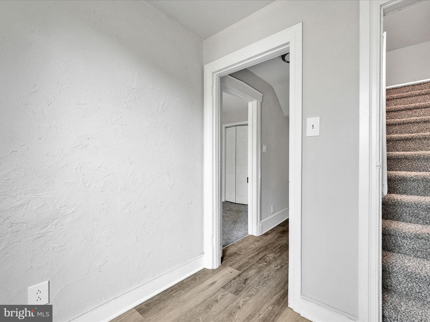 76 N York Street photo 16