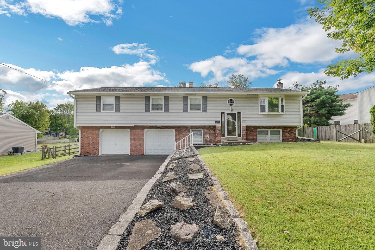 1505 Jill Road photo 3