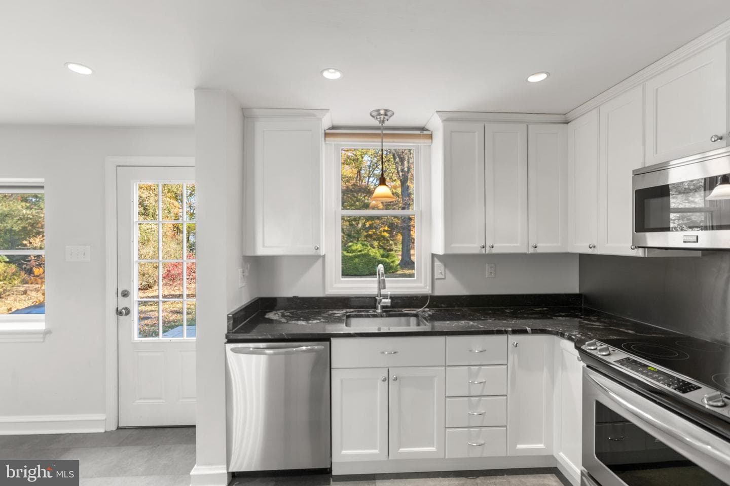 974 Valley Road photo 18