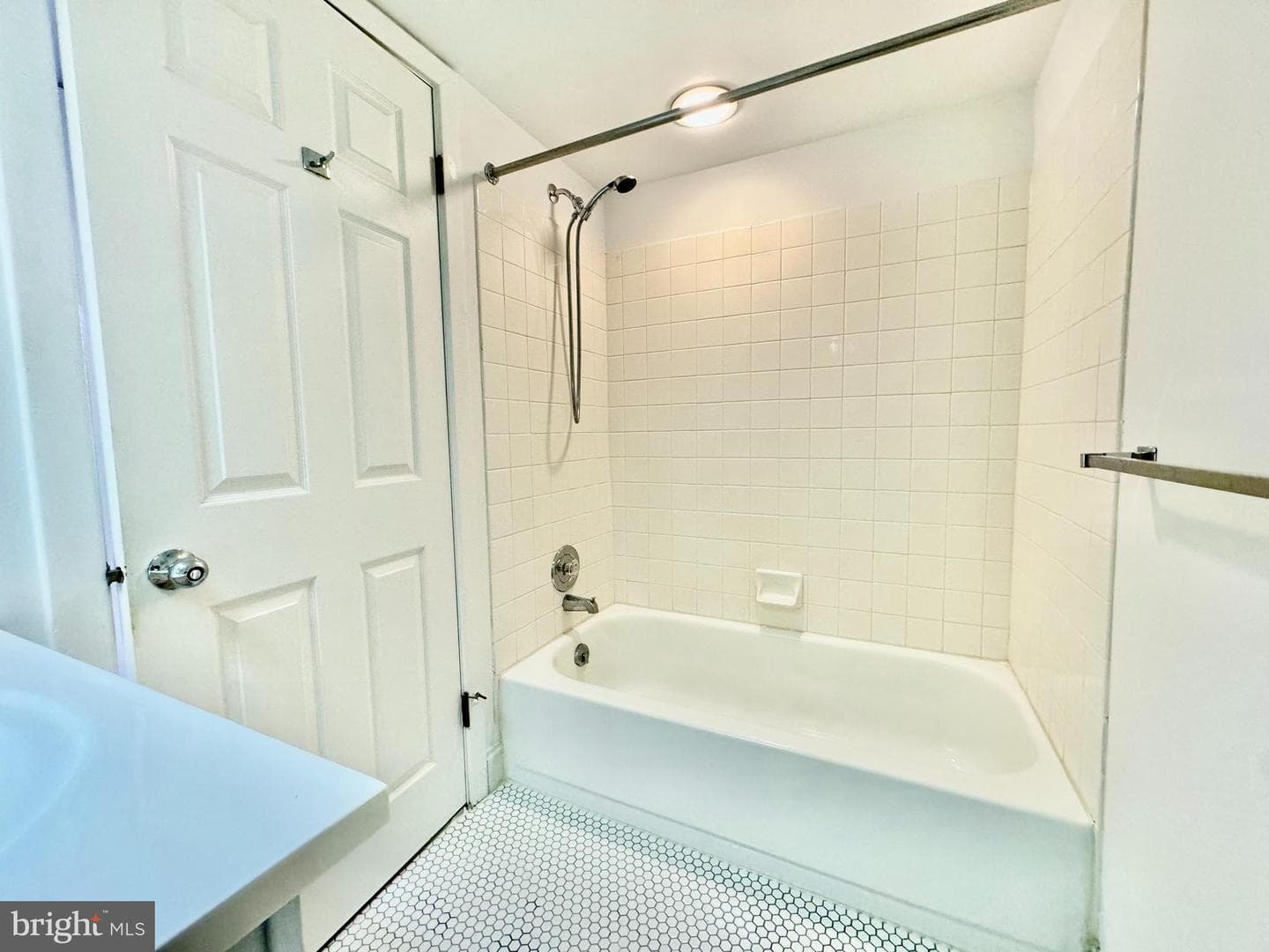 104 Woodside Road #b-202 photo 16