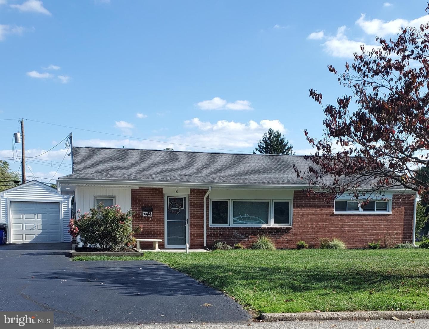 8 Laurel Lane photo 1