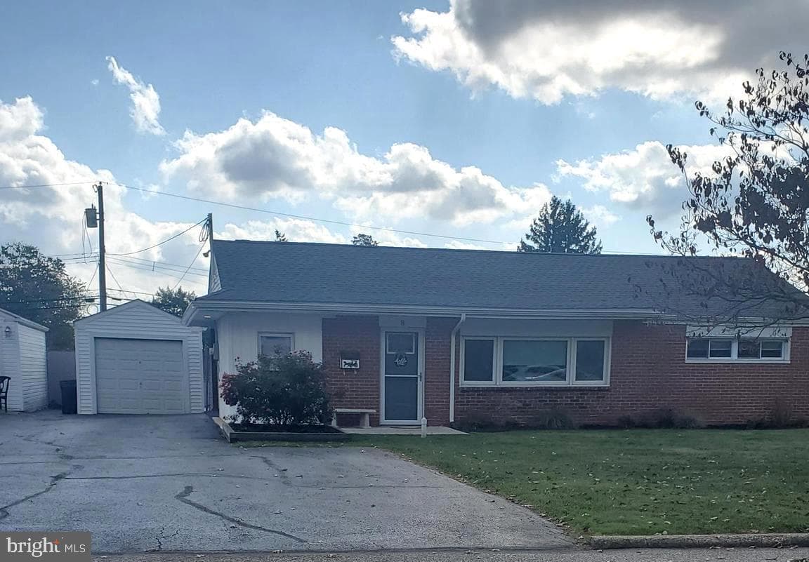 8 Laurel Lane photo 12