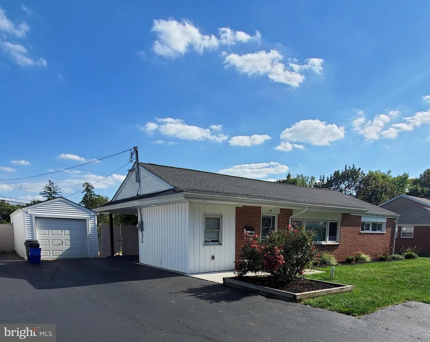8 Laurel Lane photo 3