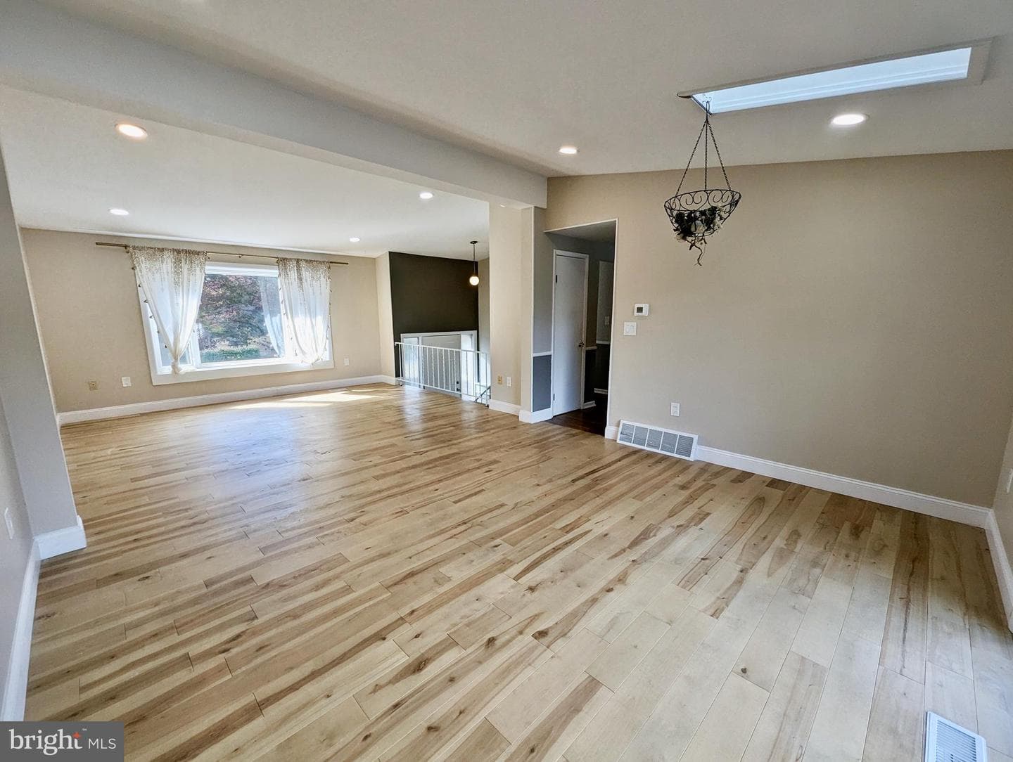 1407 Maple Avenue photo 3