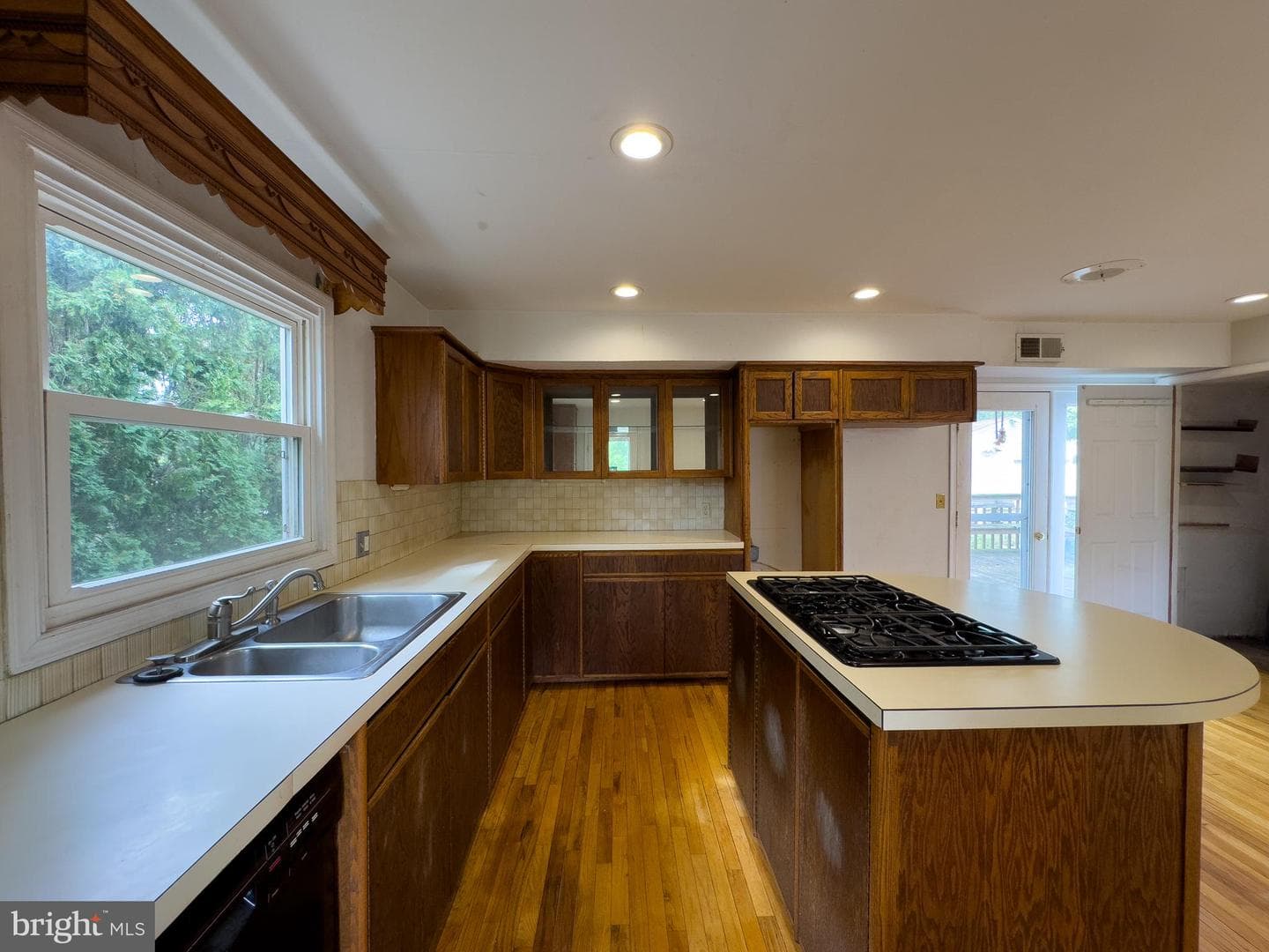 207 Vaughn Road photo 6