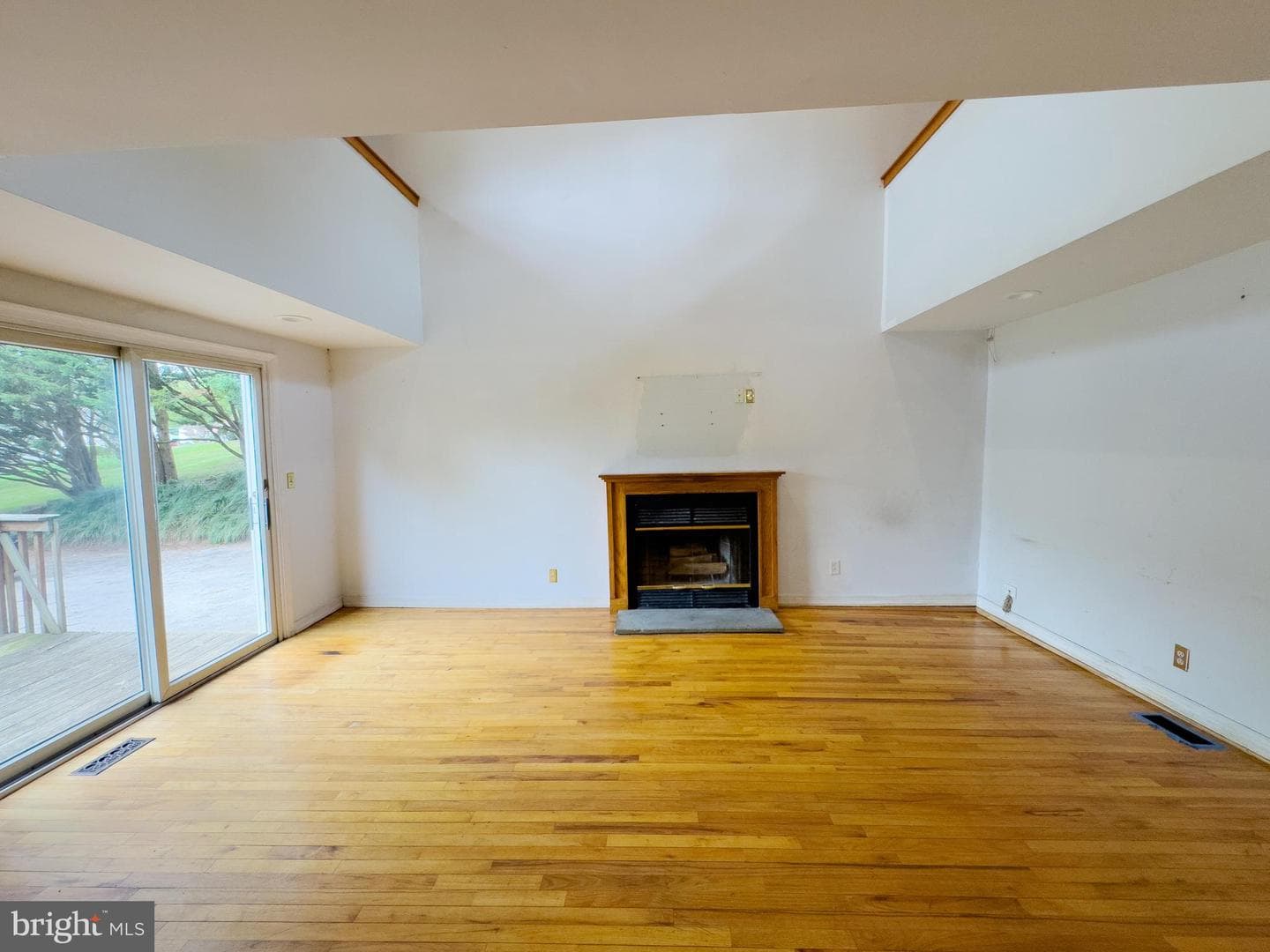 207 Vaughn Road photo 8