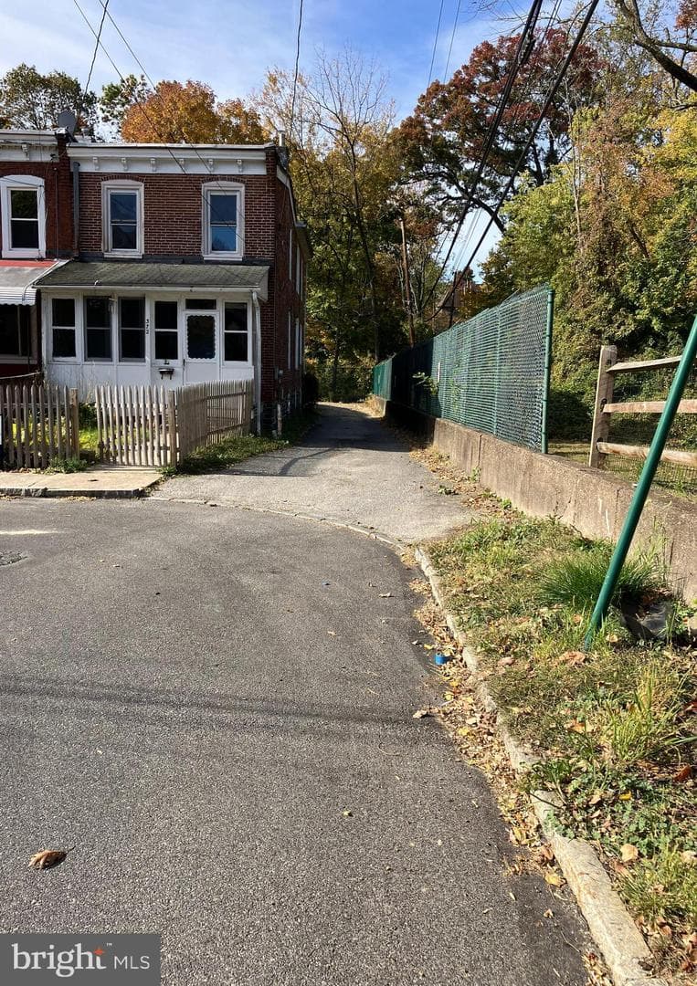 372 W Spring Avenue photo 2