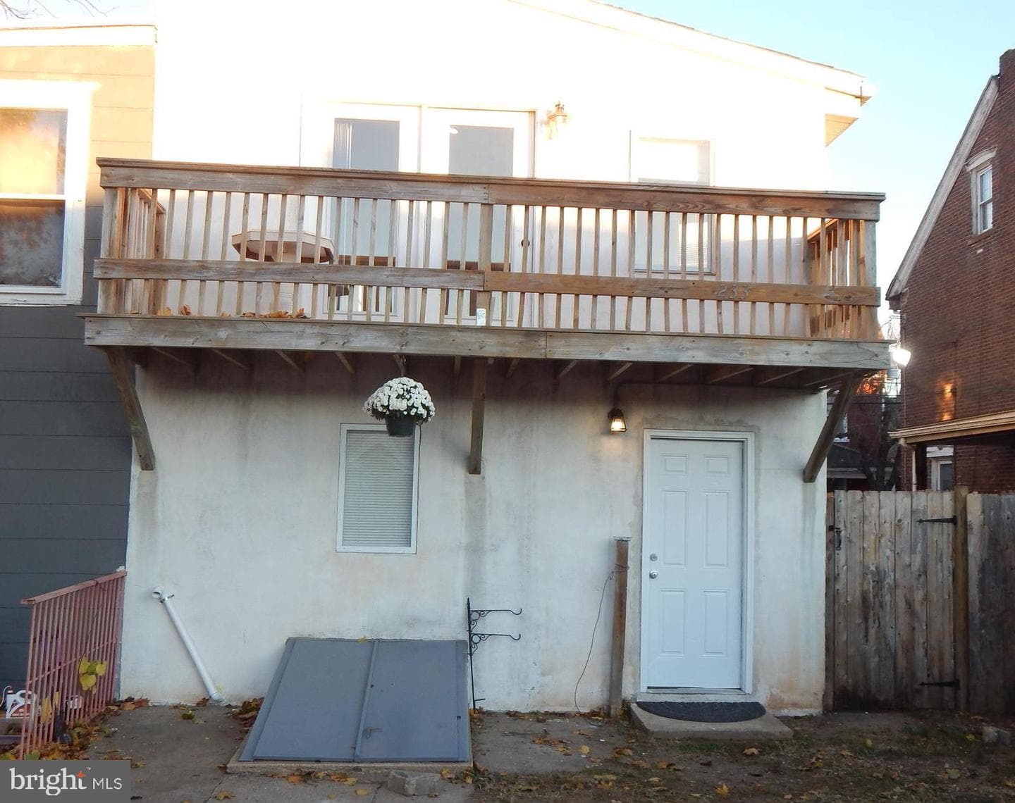 233 N Evans Street photo 2
