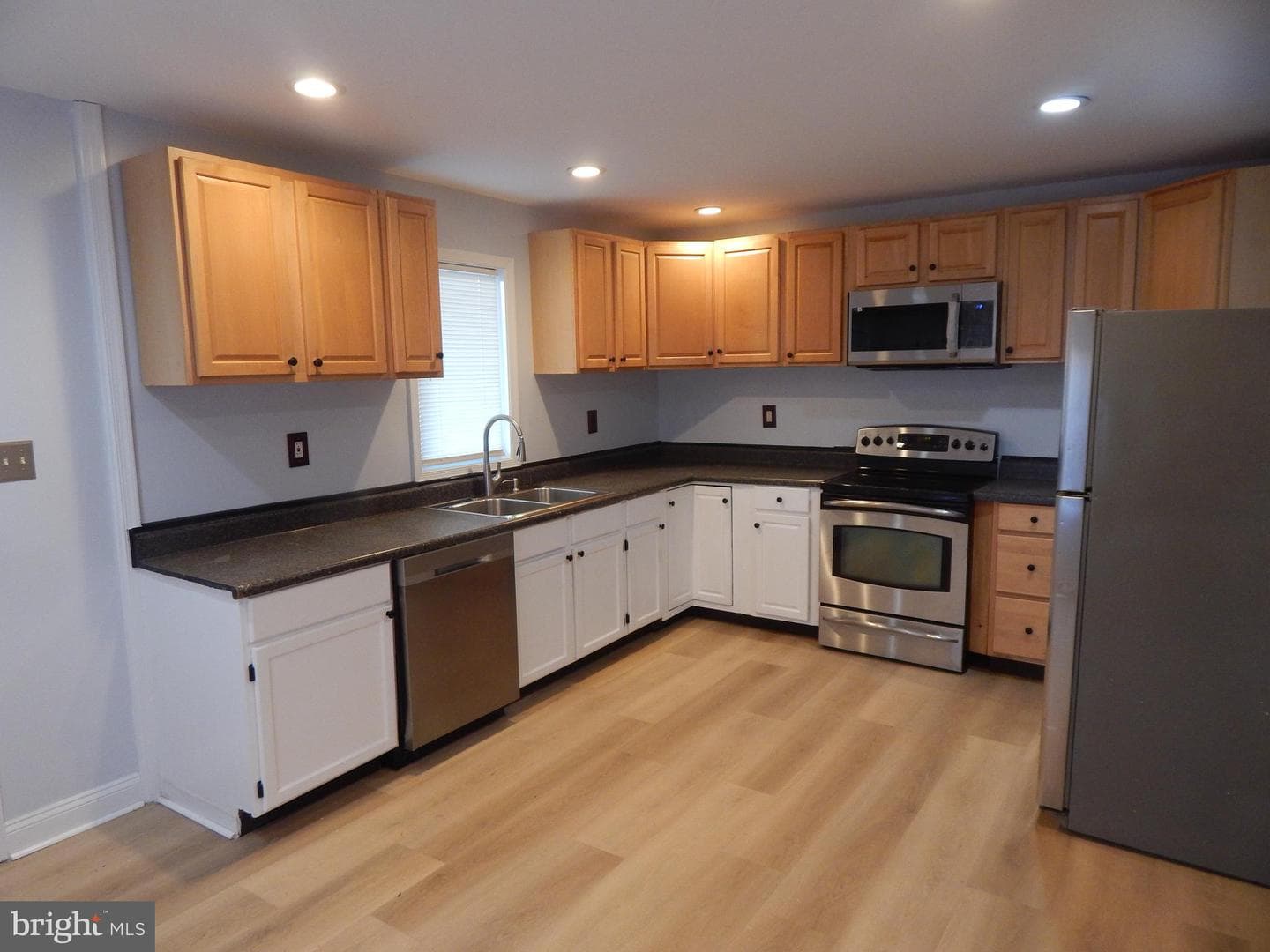 233 N Evans Street photo 6