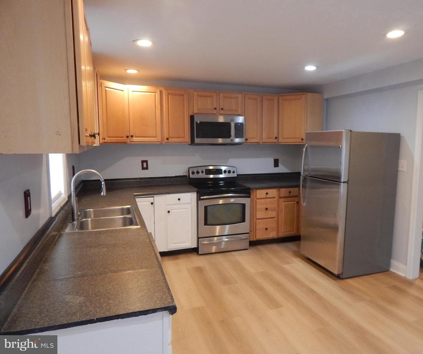 233 N Evans Street photo 7