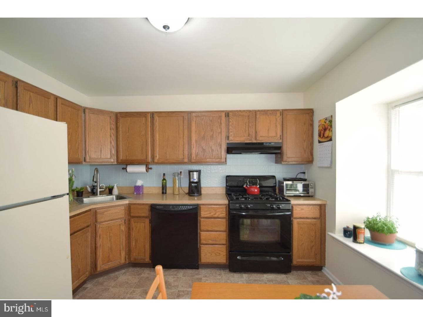 2495 Hillendale photo 3