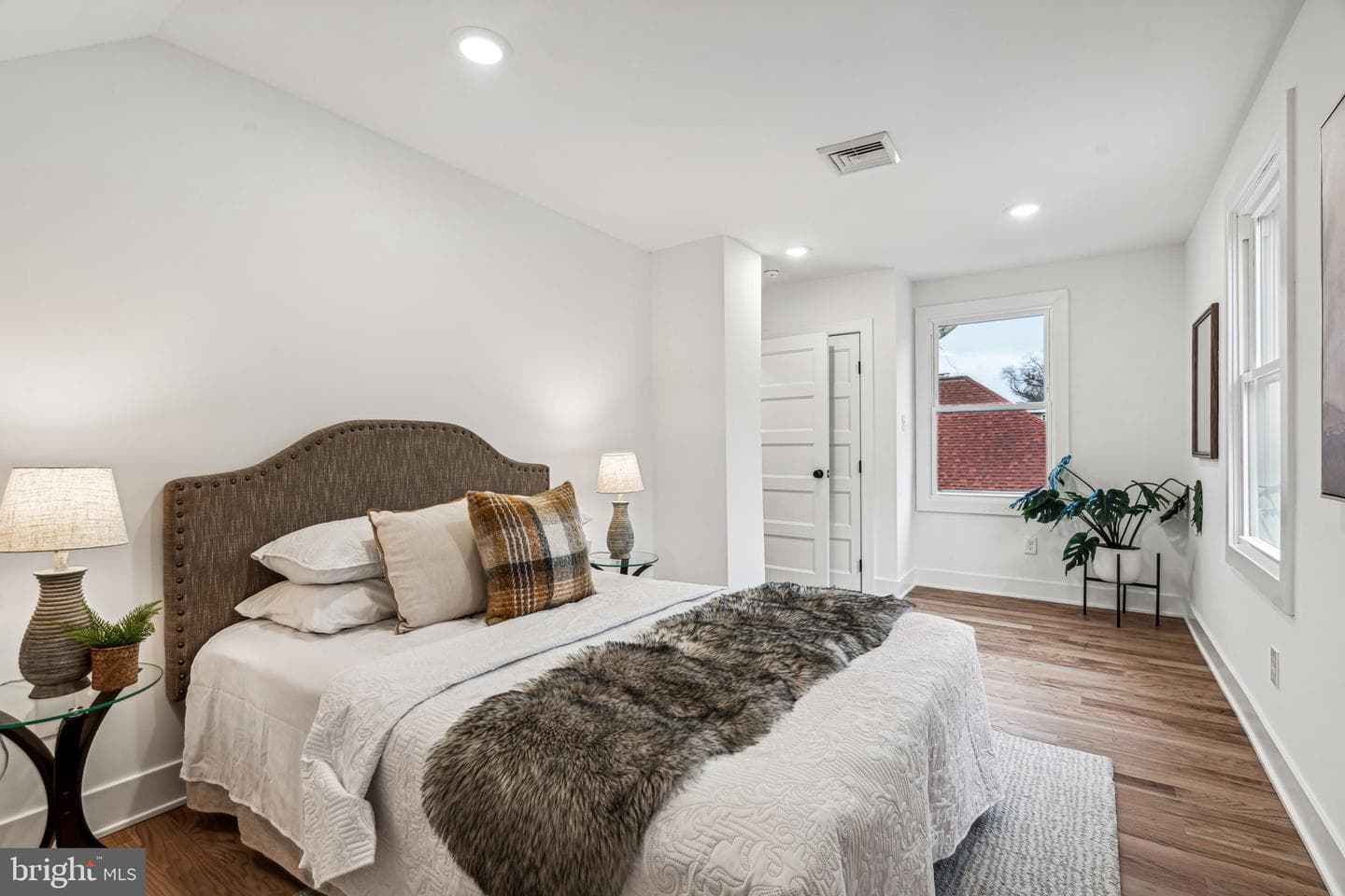 655 Edge Hill Road photo 38