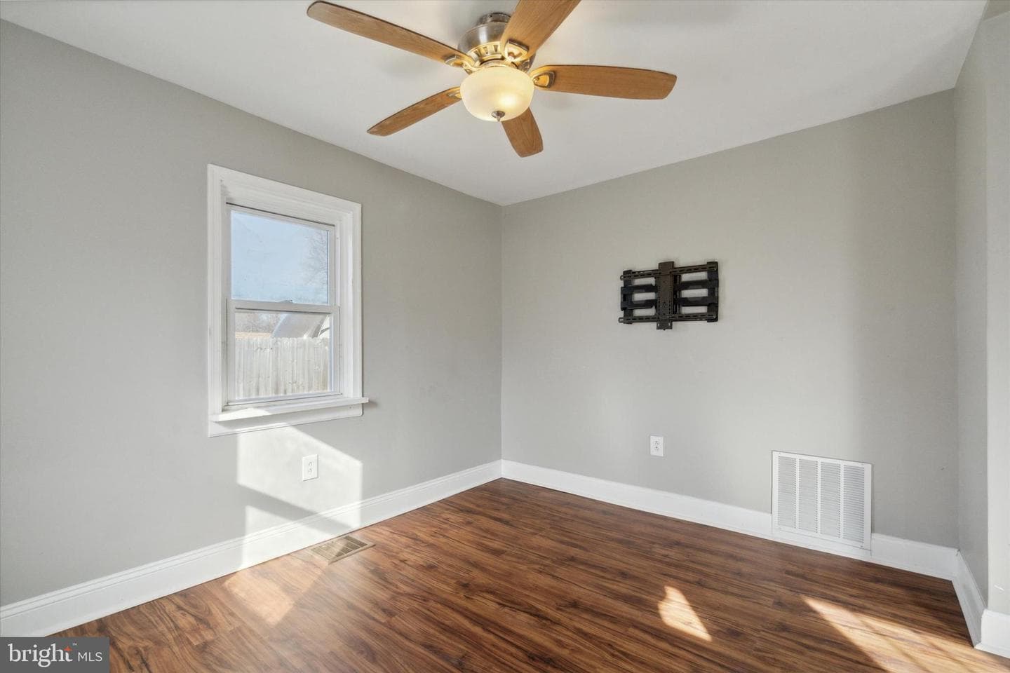 1605 N Line Street photo 7