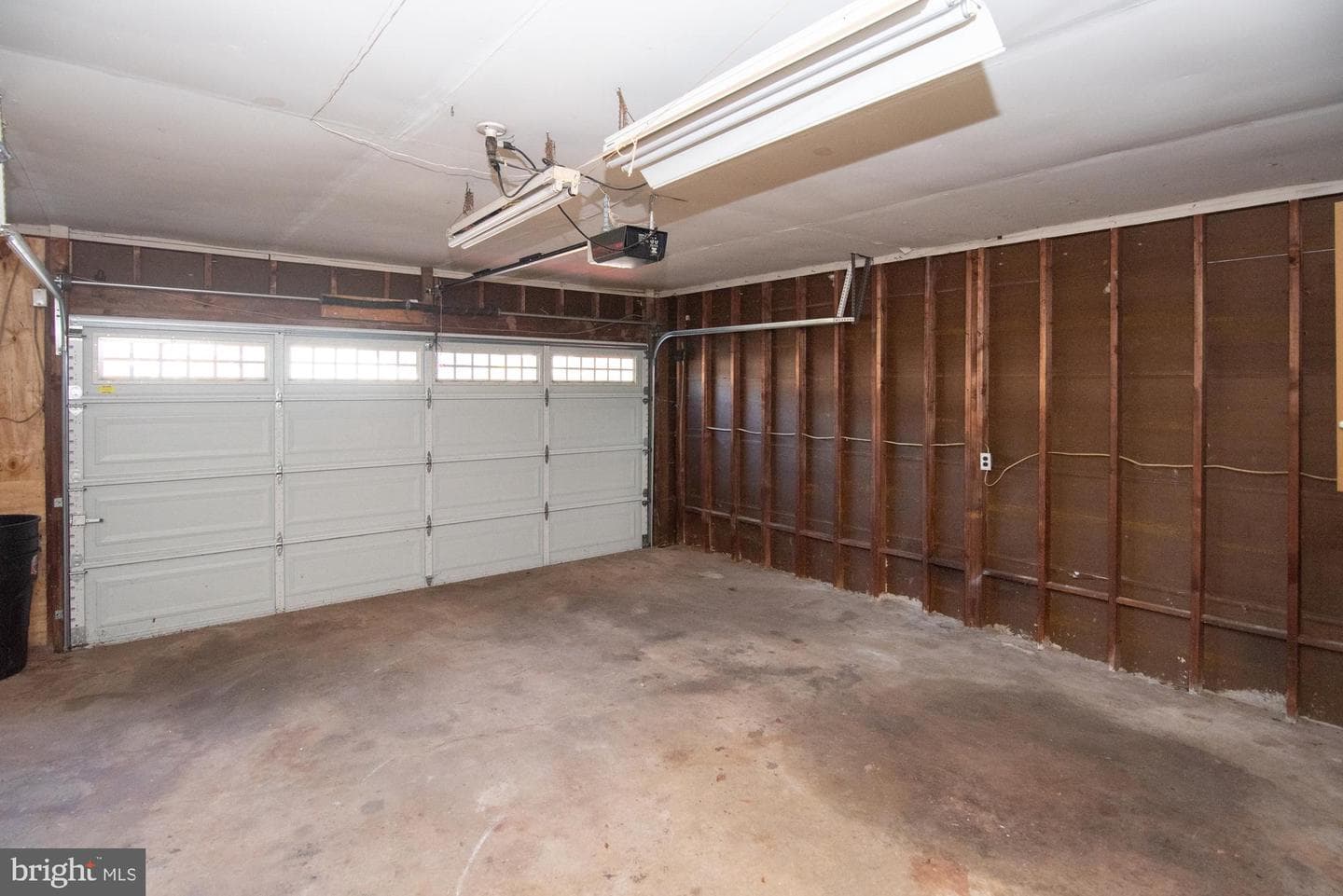 736 Mockingbird Lane photo 35
