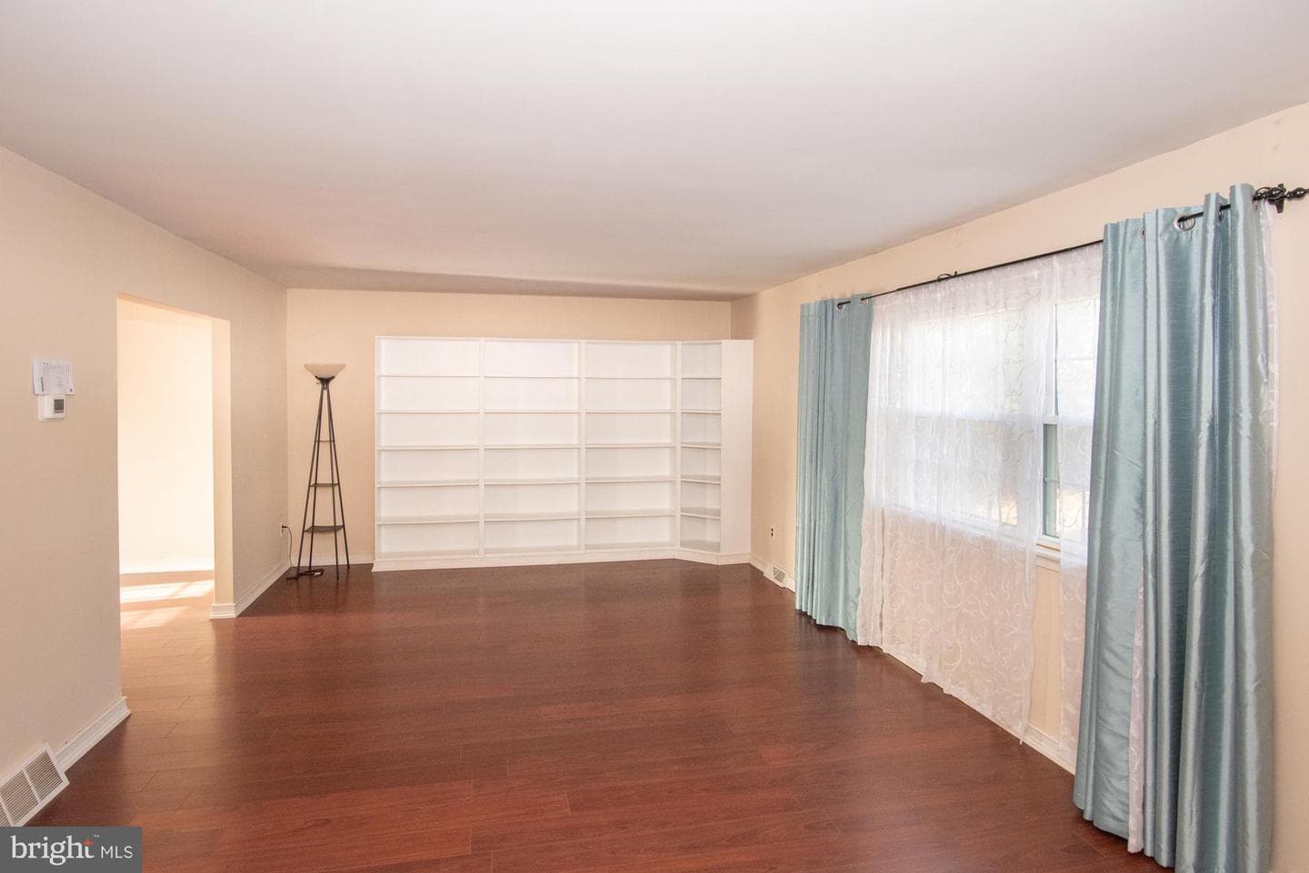 736 Mockingbird Lane photo 5